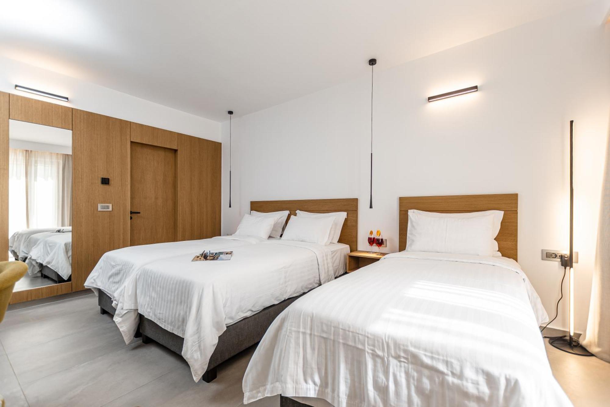 Triple Room,1536848422:JPEG